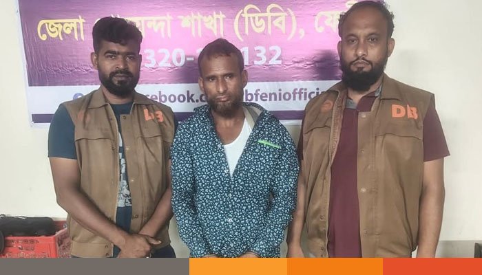 ফেনীতে ৮০০ পিস ইয়াবাসহ টেকনাফের মাদক কারবারি আটক ফেনীতে ৮০০ পিস ইয়াবাসহ টেকনাফের মাদক কারবারি আটক