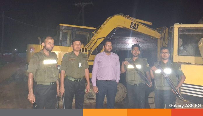 ফেনীর ফসলি জমির মাটি কাটার বিরুদ্ধে অভিযান ফেনীর ফসলি জমির মাটি কাটার বিরুদ্ধে অভিযান: জব্দ ৩ পিকআপ ও ১ ট্রাক্টর, অকেজো ২ এস্কেভেটর