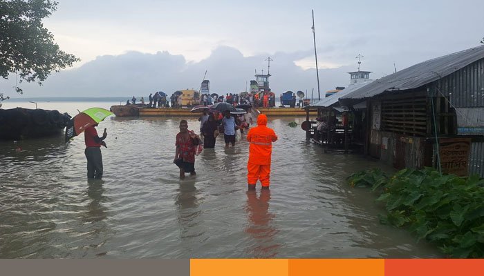 বরগুনায় নিম্নচাপ ও জোয়ারের প্রভাবে নিম্নাঞ্চল প্লাবিত, জনজীবন বিপর্যস্ত