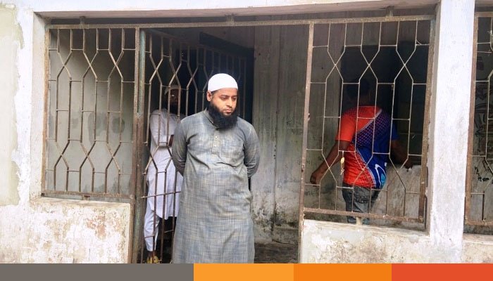 বিএনপি'র নেতার হস্তক্ষেপে দীর্ঘদিন পর বেদখল বাড়ি ফিরে পেল মালিক