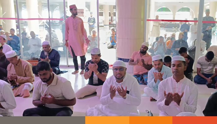 শহীদ প্রেসিডেন্ট জিয়াউর রহমানের ৪৪তম শাহাদাত বার্ষিকী উপলক্ষ্যে মসজিদে দোয়া