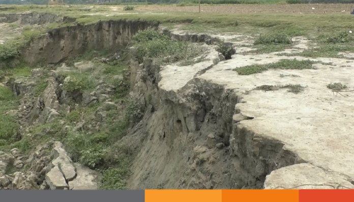 শান্ত পদ্মার আগ্রাসী রূপ, ভাঙন রোধে জিওব্যাগ