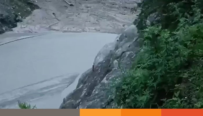 সিকিমে পর্যটকবাহী গাড়ি পড়ল ১০০০ ফুট নিচে তিস্তায়, নিখোঁজ ৮