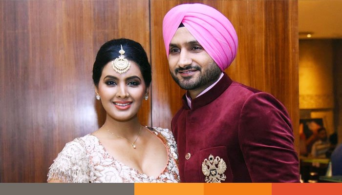 ‘গডফাদার নেই, ক্রিকেটারের সঙ্গে প্রেম বলিউড আমাকে ছুড়ে ফেলল’ ‘গডফাদার নেই, ক্রিকেটারের সঙ্গে প্রেম; বলিউড আমাকে ছুড়ে ফেলল’