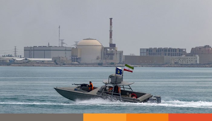 মার্কিন নৌবাহিনীর জাহাজে হামলা ও হরমুজ প্রণালি বন্ধের হুঁশিয়ারি ইরানের