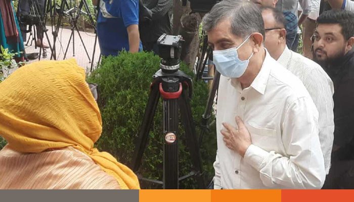 এইচএসসি পরীক্ষার কেন্দ্র পরিদর্শনে শিক্ষা উপদেষ্টা