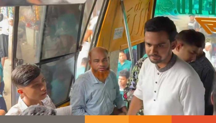 মহাখালী বাস টার্মিনালে আসিফ, লাবিবা ক্ল্যাসিককে জরিমানা মহাখালী বাস টার্মিনালে আসিফ, লাবিবা ক্ল্যাসিককে জরিমানা