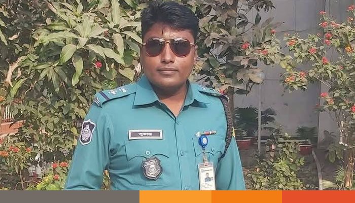 এসআই সুকান্তকে পুলিশে হন্তান্তরের পর ছেড়ে দেওয়ার অভিযোগ এসআই সুকান্তকে পুলিশে হন্তান্তরের পর ছেড়ে দেওয়ার অভিযোগ