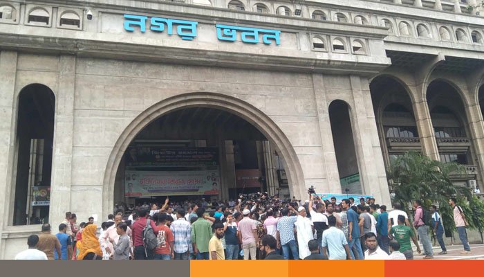 নগর ভবনে ফের ইশরাক, সঙ্গে সমর্থকরা