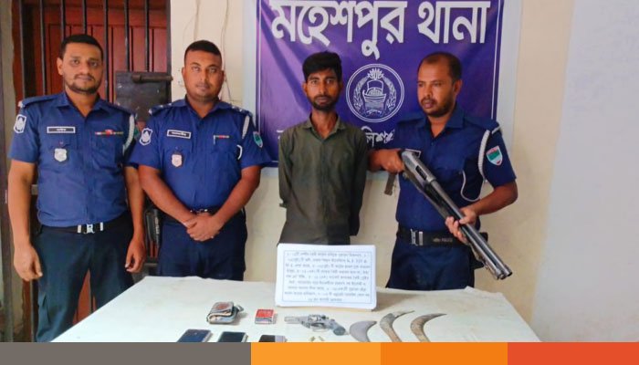 মহেশপুরে যৌথ বাহিনীর অভিযান, আগ্নেয়াস্ত্রসহ যুবক গ্রেপ্তার