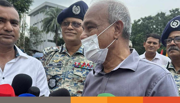 পুলিশের কাছে রাইফেল থাকলেও থাকবে না মারণাস্ত্র : স্বরাষ্ট্র উপদেষ্টা পুলিশের কাছে রাইফেল থাকলেও থাকবে না মারণাস্ত্র : স্বরাষ্ট্র উপদেষ্টা