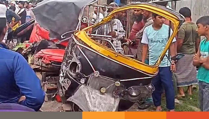 ফরিদপুরে বাস ও মাহিন্দ্রার সংঘর্ষে নিহত ৫, আহত ৪