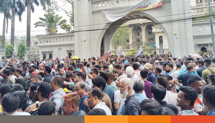 নগর ভবনের সামনে ফের ইশরাকের সমর্থকদের অবস্থান