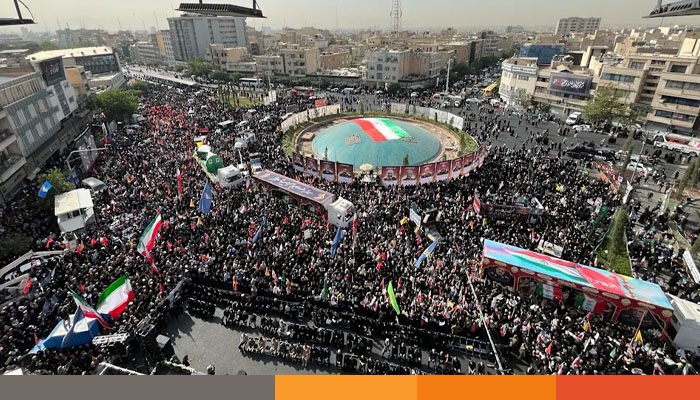 ইরানে নিহত সেনা কমান্ডার ও বিজ্ঞানীদের জানাজায় লাখো মানুষ ইরানে নিহত সেনা কমান্ডার ও বিজ্ঞানীদের জানাজায় লাখো মানুষ