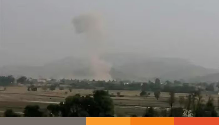 পাকিস্তানে আত্মঘাতী বোমা হামলায় ১৩ সেনা নিহত