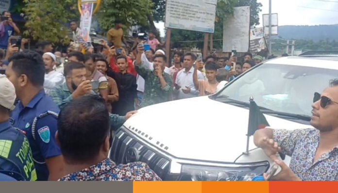 জাফলংয়ে ২ উপদেষ্টার গাড়ি আটকে বিক্ষোভের ঘটনায় মামলা