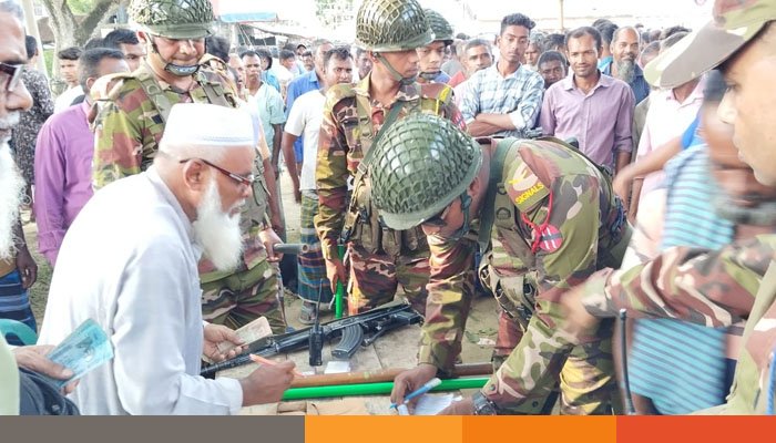 জয়পুরহাটে অতিরিক্ত হাসিল আদায়, সেনাবাহিনীর হস্তক্ষেপে টাকা ফেরত পেল ক্রেতারা জয়পুরহাটে অতিরিক্ত হাসিল আদায়, সেনাবাহিনীর হস্তক্ষেপে টাকা ফেরত পেল ক্রেতারা