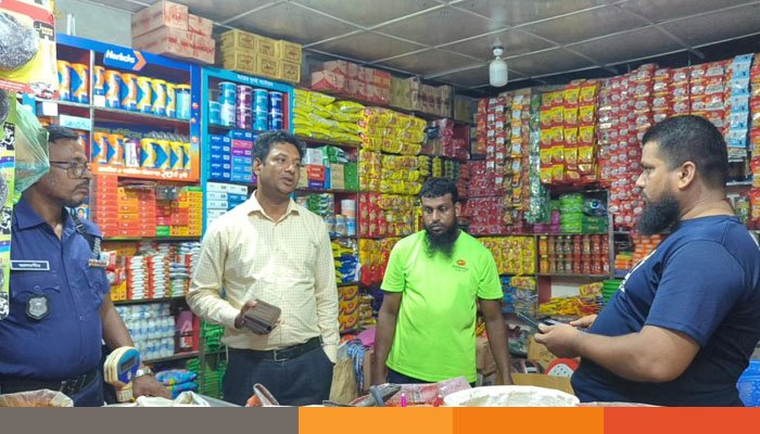 ফরিদপুরে ভ্রাম্যমান আদালতের অভিযানে নকল সিগারেট ও নিষিদ্ধ পলিথিন ধ্বংস