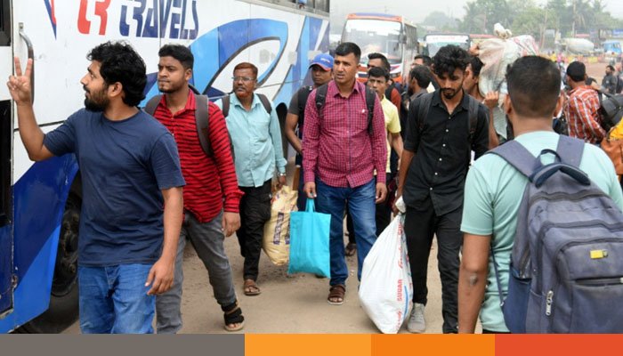 ঈদের দ্বিতীয় দিনেও নাড়ির টানে ঢাকা ছাড়ছেন অনেকে ঈদের দ্বিতীয় দিনেও নাড়ির টানে ঢাকা ছাড়ছেন অনেকে