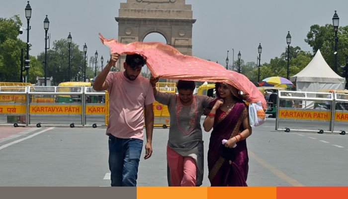 দিল্লিতে রেড অ্যালার্ট জারি, হিট ইনডেক্সে তাপমাত্রা ৫১.৯ ডিগ্রি