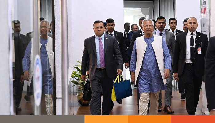 যুক্তরাজ্য সফর শেষে দেশে ফিরলেন প্রধান উপদেষ্টা