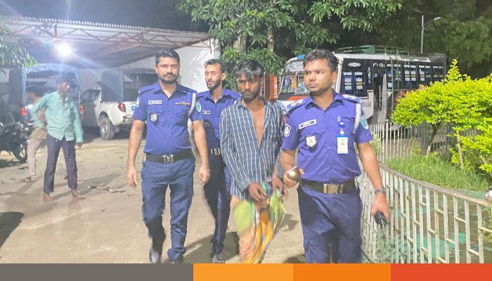 চলন্তবাসে কিশোরীকে ধর্ষণ, বাস চালক আটক