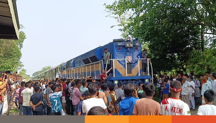 আড়াই ঘণ্টা পর রাজশাহীর সঙ্গে সারা দেশের ট্রেন চলাচল শুরু