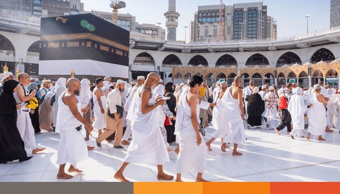 লাব্বাইক আল্লাহুম্মা লাব্বাইক ধ্বনিতে মুখরিত পবিত্র কাবা প্রান্তর