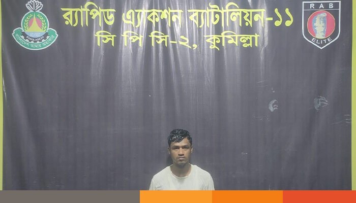 কুমিল্লায় ৬ হাজার ভারতীয় শাড়ি ও লেহেঙ্গাসহ এক চোরাকারবারি গ্রেপ্তার