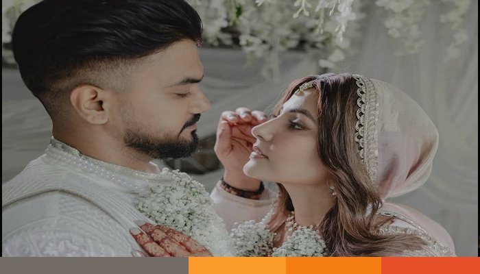 ক্যানসারের মাঝেই প্রেমিককে বিয়ে করলেন হিনা খান