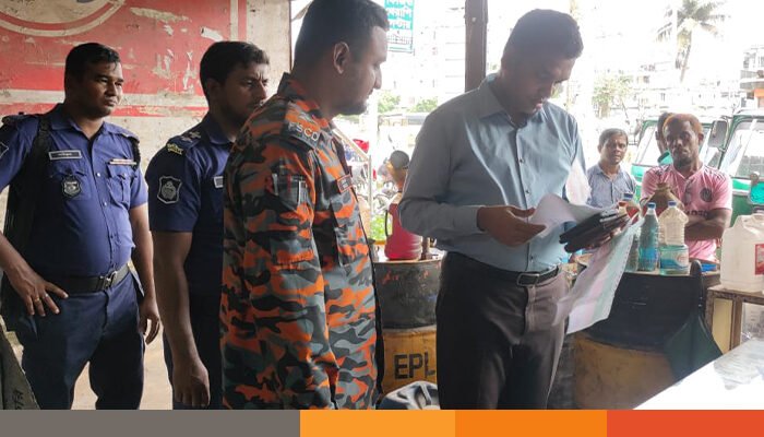 ফেনীর দাগনভূঞা বাজারে মোবাইল কোর্ট অভিযান, ৪ জনকে ৪,৫০০ টাকা জরিমানা