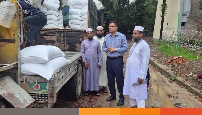 দাগনভূঞার বিভিন্ন মাদ্রাসা ও এতিমখানায় চামড়া সংরক্ষণে অগ্রীম লবণ সরবরাহ