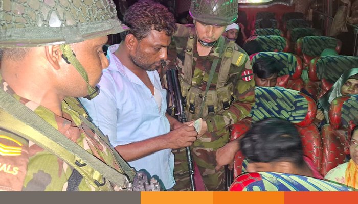 জয়পুরহাটে অতিরিক্ত ভাড়া ফেরত পেল ৬শ যাত্রী