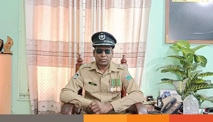 আক্কেলপুর থানার ওসি এখন এসআই পদে অবনমিত হয়েছেন