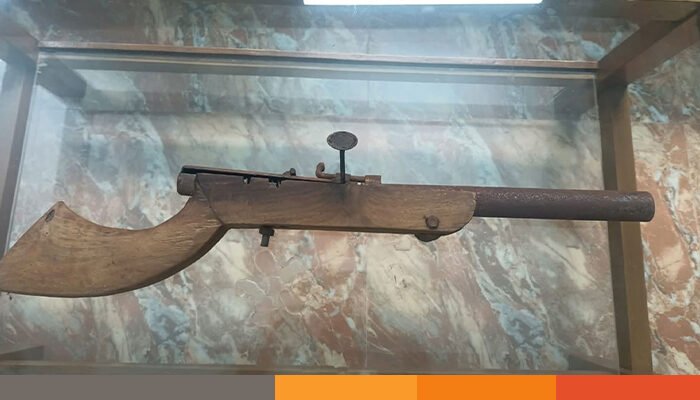 জাবির হল থেকে আগ্নেয়াস্ত্র জব্দ জাবির হল থেকে আগ্নেয়াস্ত্র জব্দ