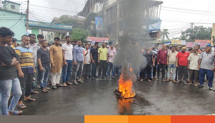 কেএমপি কমিশনারের পদত্যাগ দাবিতে ফের সড়ক অবরোধ