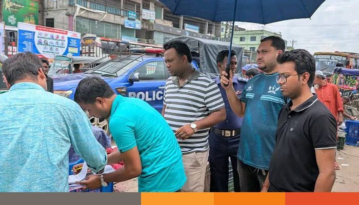 মহাসড়কে অবৈধ বাজার উচ্ছেদে অভিযান মহাসড়কে অবৈধ বাজার উচ্ছেদে অভিযান