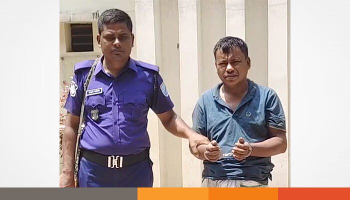 রূপগঞ্জে চুরি করতে গিয়ে যুবদল কর্মী আটক, গণধোলাই দিয়ে পুলিশে সোপর্দ