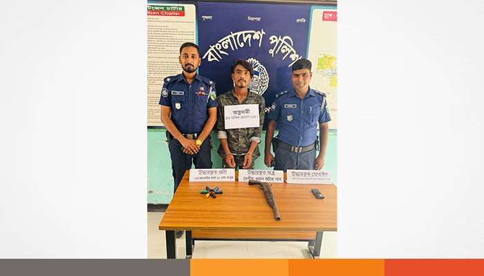 পাবনায় আগ্নেয়াস্ত্র ও গুলিসহ গ্রেফতার এক