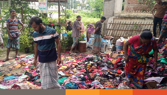 রাজবাড়ীতে আগুনে পোশাকের দোকান পুড়ে ছাই, ১৫ লক্ষাধিক টাকার ক্ষতি