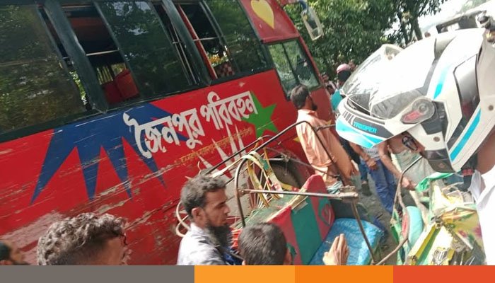 চাঁদপুরের মতলবে জৈনপুর বাসের তান্ডবে পথে বসলো সিদ্দিকের পরিবার:বাস জব্দ