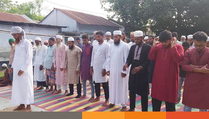 ঝিনাইদহে সৌদির সঙ্গে মিল রেখে ঈদুল আজহা উদযাপন