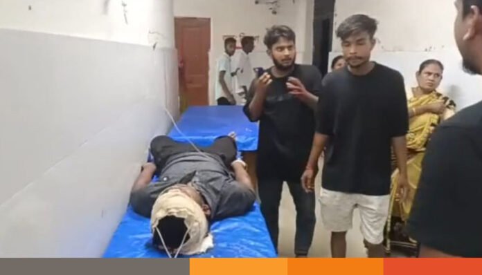 দাঁড়িয়ে থাকা বাসে মোটরসাইকেলের ধাক্কা, তিন শিক্ষার্থী নিহত দাঁড়িয়ে থাকা বাসে মোটরসাইকেলের ধাক্কা, তিন শিক্ষার্থী নিহত