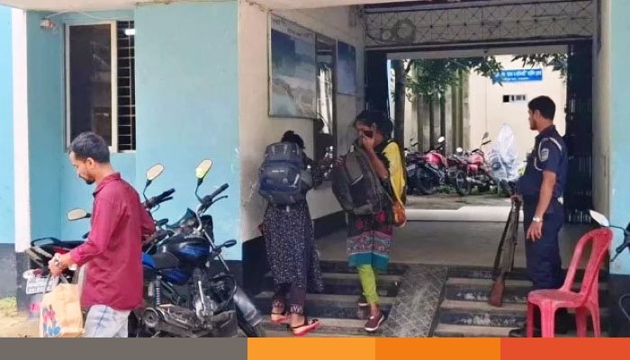 নেত্রকোনায় বিজিবি'র কাছে ৩ বাংলাদেশী নাগরিককে হস্তান্তর বিএসএফের নেত্রকোনায় বিজিবি'র কাছে ৩ বাংলাদেশী নাগরিককে হস্তান্তর বিএসএফের