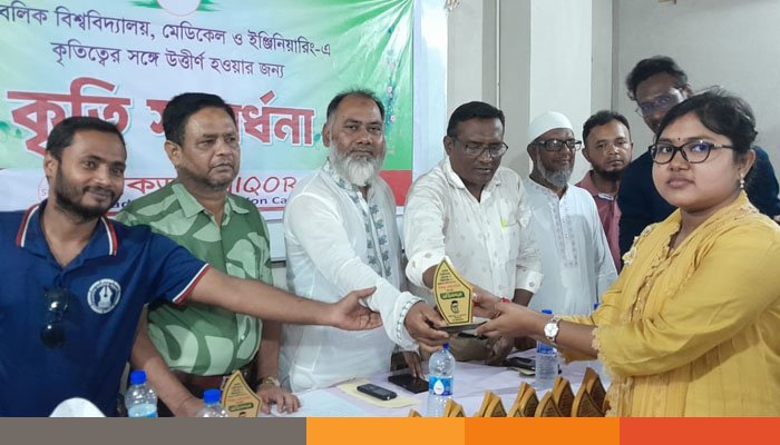 পীরগঞ্জে মেধাবী শিক্ষার্থীদের সংবর্ধনা