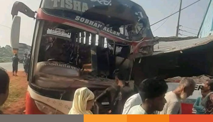 ময়মনসিংহে সড়ক দুর্ঘটনায় বাবা-ছেলেসহ নিহত ৪