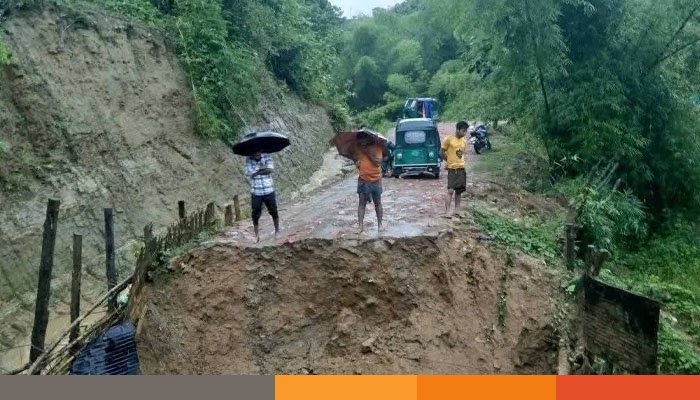 রাঙামাটির সড়কে মাটি ধস ডুবেছে রাস্তাঘাট শিক্ষাপ্রতিষ্ঠান, ক্রমাগত প্লাবিত হচ্ছে নিম্নাঞ্চল রাঙামাটির সড়কে মাটি ধস ডুবেছে রাস্তাঘাট শিক্ষাপ্রতিষ্ঠান, ক্রমাগত প্লাবিত হচ্ছে নিম্নাঞ্চল
