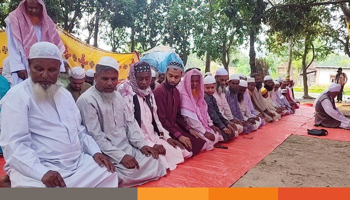 সৌদির সঙ্গে মিল রেখে নওগাঁয় ঈদুল আজহা উদযাপন