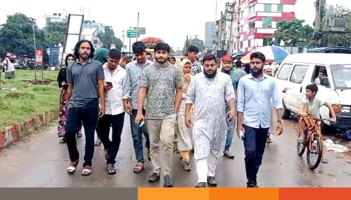 ঝিনাইদহে টার্মিনাল মোড়ে ব্লকেড কর্মসূচি পালন