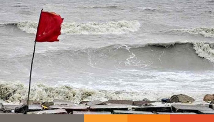 চার সমুদ্র বন্দরে ৩ নম্বর সতর্ক সংকেত চার সমুদ্র বন্দরে ৩ নম্বর সতর্ক সংকেত